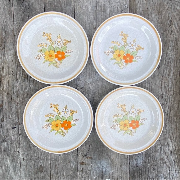 Vintage JcPenny Festive Floral Dinnerware Plates - Picture 2 of 6